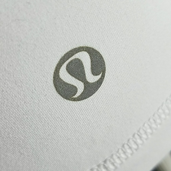 🌸Lululemon Yoga Top In White - Picture 3 of 3